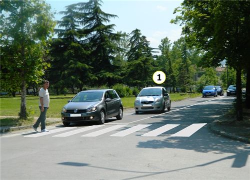 Sipas situatës si në fotografi shoferi i veturës me Nr. 1: