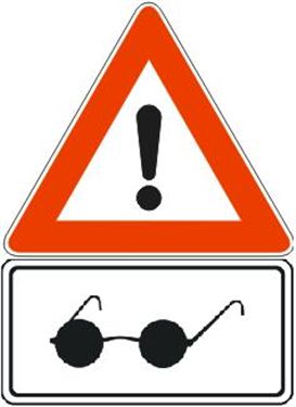 Дополнителната табла поставена под сообраќајниот знак означува: